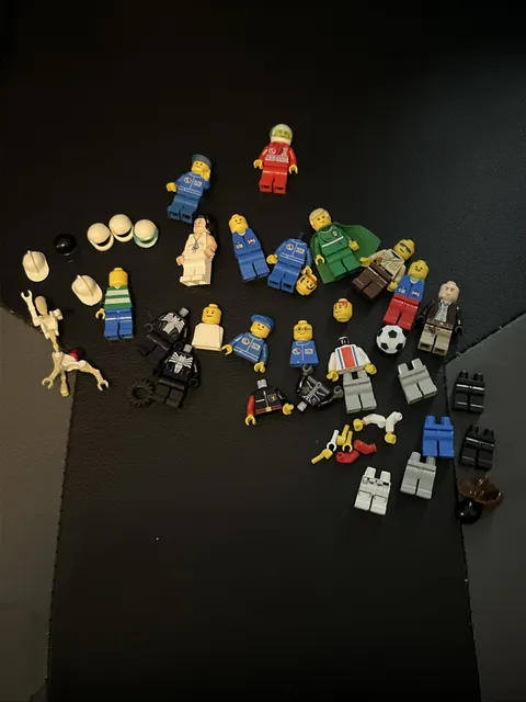 Lego Lot with Minifigures and Minifigure Pieces Of Harry Potter, Star Wars, Etc.