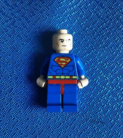 LEGO Superman Minifigure DC Super Heroes Blue Suit Yellow Belt NO CAPE Used