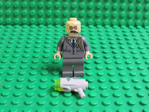 LEGO DC Super Heroes Scarecrow Minifigure Batman The Dark Knight 76239 gun SC32