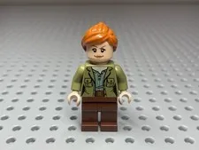 LEGO Minifigure Claire Dearing Olive Green Jacket No: jw021 Jurassic World 75940
