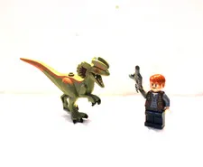 Lego - Jurassic World minifigures-Owen & Sand Green Baby Raptor Dinosaur