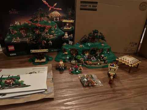Lego Lord of the Rings 10354 The Shire Complete w/ Box & instructions