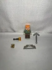 Lego Minecraft Minifigurine  ALEX W/ Axe, Bow, And Misc.