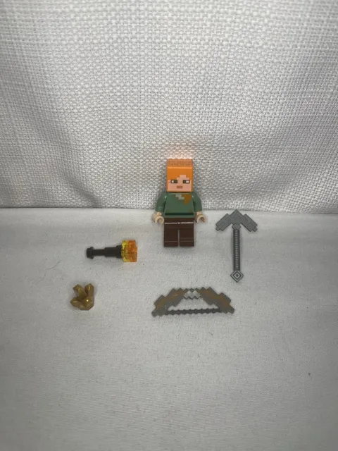 Lego Minecraft Minifigurine  ALEX W/ Axe, Bow, And Misc.