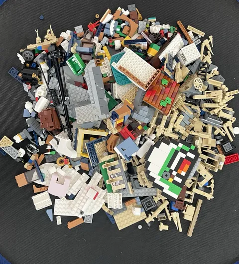 AUTHENTIC LEGO BUNDLE OVER 6 LBS INCLUDES SOME PEOPLE/ VARIOUS PIECES SEE PHOTOS