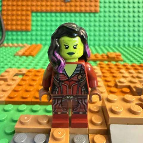 Lego Marvel Super Heroes Minifigure SH0124 Gamora Dark Red Suit