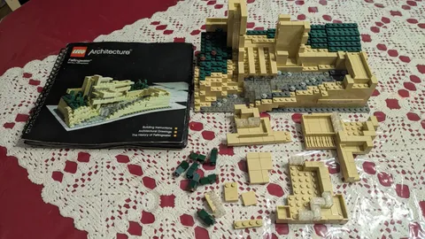 LEGO ARCHITECTURE: Fallingwater (21005) 99% Complete w/ Instructions 