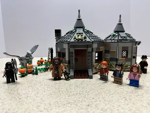 LEGO Harry Potter: Hagrid's Hut: Buckbeak's Rescue (75947) Good Used Condition