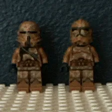 LEGO Minifigure Lot of 2 Brown/Tan Helmeted Trooper Soldier Figures