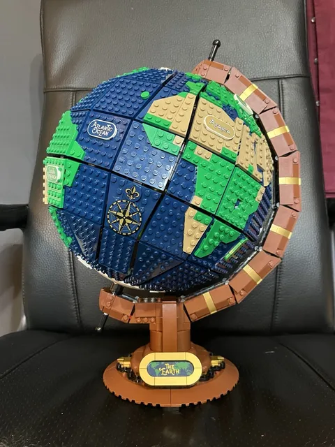 LEGO Ideas - The Globe #21332 - 100% complete - no box or instructions