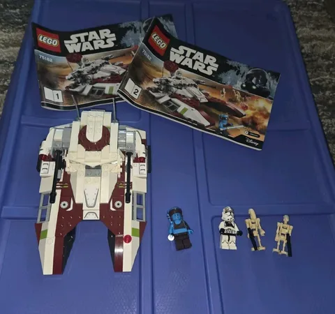 LEGO Star Wars 75182 Republic Fighter Tank Complete w/ Minifigures and Manuals