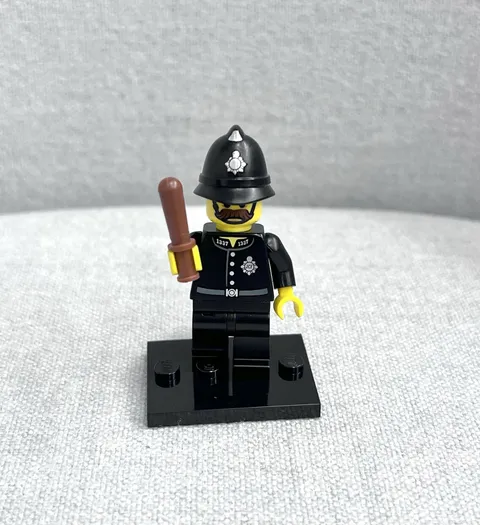 Lego Minifigures Series 11 Police Constable Officer Minifigure 71002 Retired