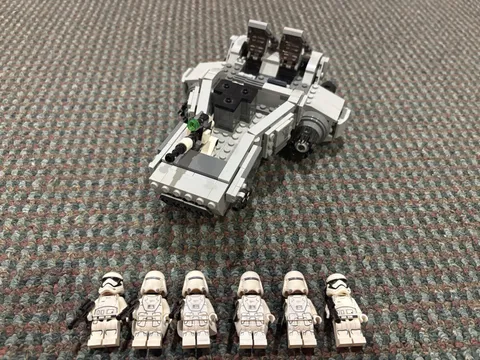 LEGO Star Wars First Order Speeder + 6 Minifigures Snowtroopers Stormtroopers