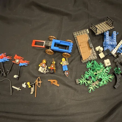 Vintage Legoland mini figures and pieces from random sets Please Review pictures