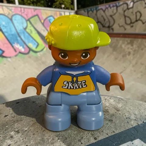 Duplo minifigure - little boy with green hat-combined shipping (FIG82)