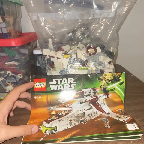 LEGO Star Wars Republic Gunship 75021 w/ Minifigures Nearly Complete