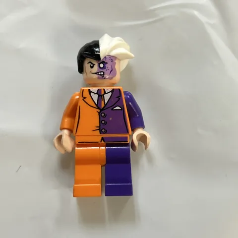 LEGO Batman Two-Face Orange/Purple Suit minifigure  Very Good Condition