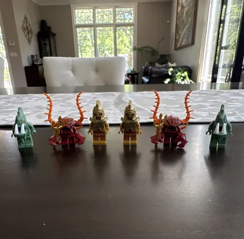 LEGO Atlantis Temple Statue of Poseidon x2, Lobster Guardian x2, Barracuda x2