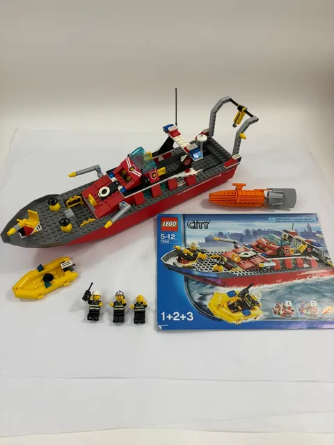 LEGO CITY: Fire Boat (7906)