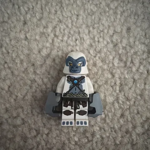 LEGO Legends of Chima 70009 White Gorilla GRIZZAM Minifigure Figure w/Iron Fists