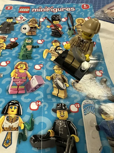 Lego 2011 Collectible Minifigures Series 5 (8805) Detective