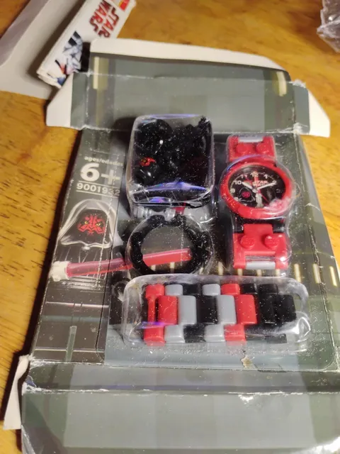 LEGO STAR WARS  DARTH MAUL Watch Collectible Mini Figurine 9001932 Box Damaged