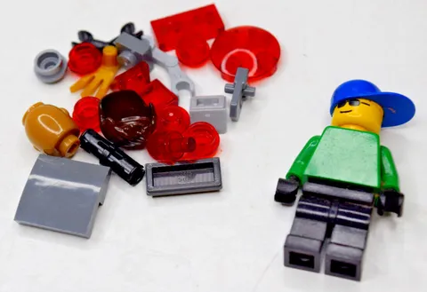 Random LEGO Mini Figure Accessories With One Minifigure