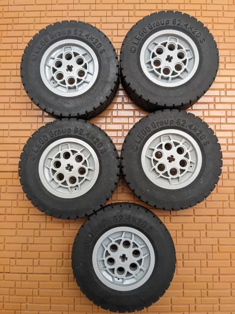 LEGO 5pcs TECHNIC  Flush Axle Stem Grey with Black Tires 62.4x20 S Bulk Lot 