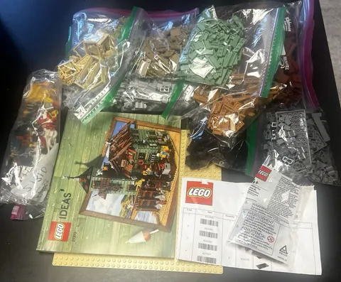 *Retired* 21310 Lego Ideas: Old Fishing Store 100% Complete w/manual (no box)