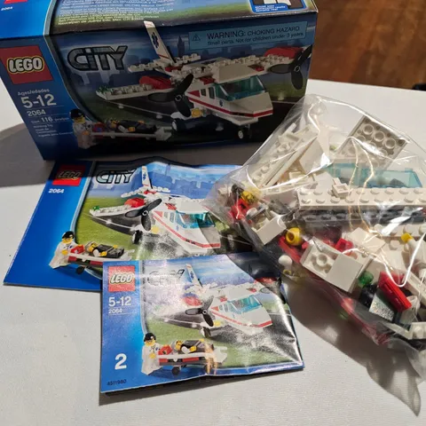 LEGO City Airport Hospital Set 2064 Air Ambulance Plane 100% COMPLETE Pilot
