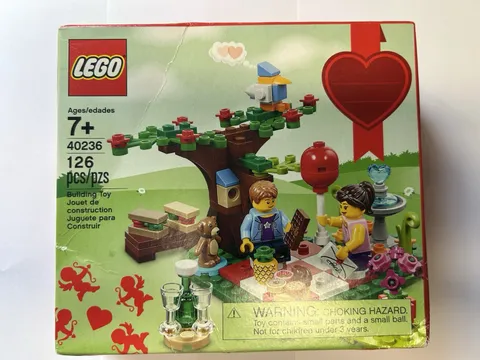 LEGO Seasonal: Romantic Valentine Picnic (40236)