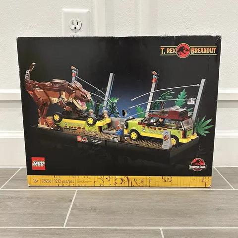 LEGO Jurassic Park T. Rex Breakout! Retired! New Sealed In Box 76956