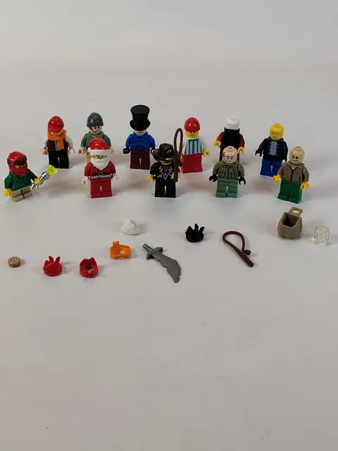 LEGO Minifigure Lot of 11 Assorted Mixed Characters Plastic Minifigures