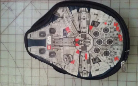 Lego Star Wars Millenium Falcon Mini Action Figure Case
