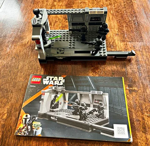 *RETIRED* LEGO Star Wars: Dark Trooper Attack (75324) complete w/ manual, no box