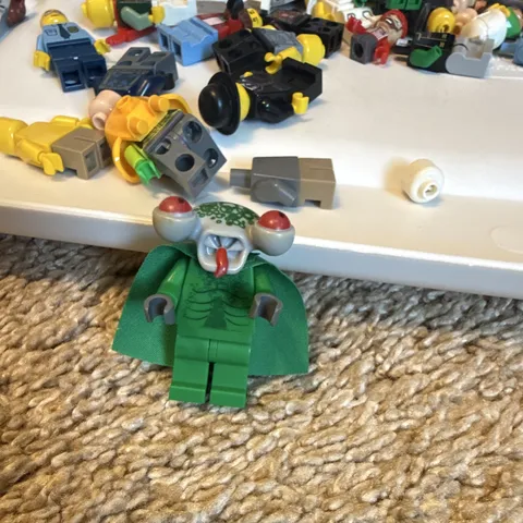 LEGO Minifigures Green Alien Minifigure w/ Cape Large Eye Head, Plastic, Age 5+