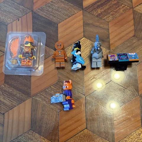 LEGO Minifigures Lot of 4 Gingerbread, Cat Costume, Walrus, Tiger w/ Accessories