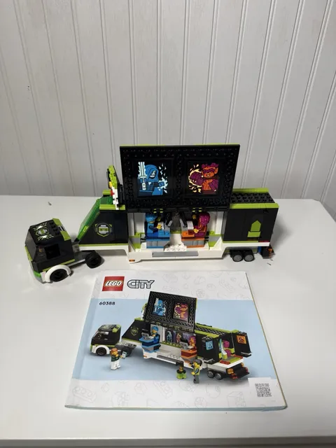 Lego City Gaming Tournament Truck 60388