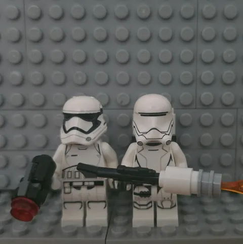 LEGO Star Wars First Order Stormtrooper + Flametrooper w/ blasters