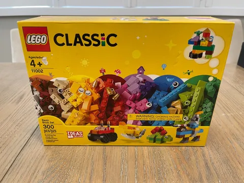 NEW Lego Basic Brick Set 11002 Classic Minifigure Building Set
