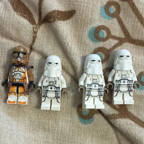 LEGO Star Wars Minifigure Lot of 4 - Clone Trooper & 3 Snowtroopers