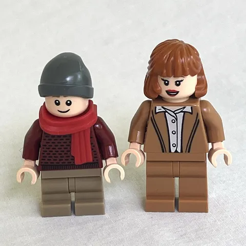 LEGO Home Alone Kate & Kevin McCallister Minifigure 21330 Lot