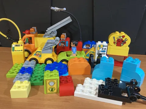 Lego DUPLO Tow Truck Gas Station Mechanic Car Lot Creative Cars SHIPS FAST 61 Pc