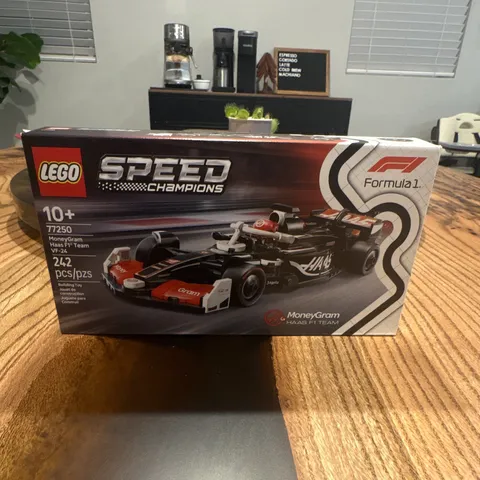 LEGO Speed Champions 77250 MoneyGram Haas F1 Team VF-24 Race Car 242pcs