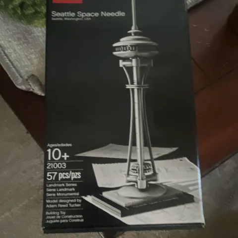 LEGO Architecture Seattle Space Needle 21003 Landmark Series 57pcs 10+ Booklet