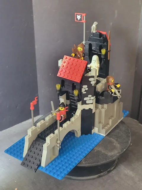 LEGO 6075 CASTLE: Wolfpack Tower  - 100% Complete - no box or manual - pls read