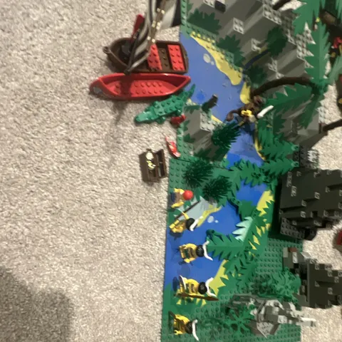 LEGO Pirates Islanders 6278 River Enchanted island