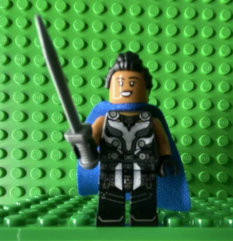 Marvel Super Heroes LEGO® Valkyrie Thor Love & Thunder Minifigure 76208 sh816