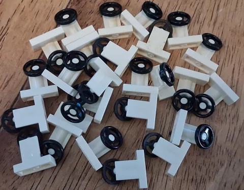 H Lego Lot 26 White Steering Wheel 3829c01