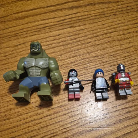 Lego DC Killer Croc w/ Sand Blue Pants Big Minifigure 76055 W/ 3 Other Minifigs